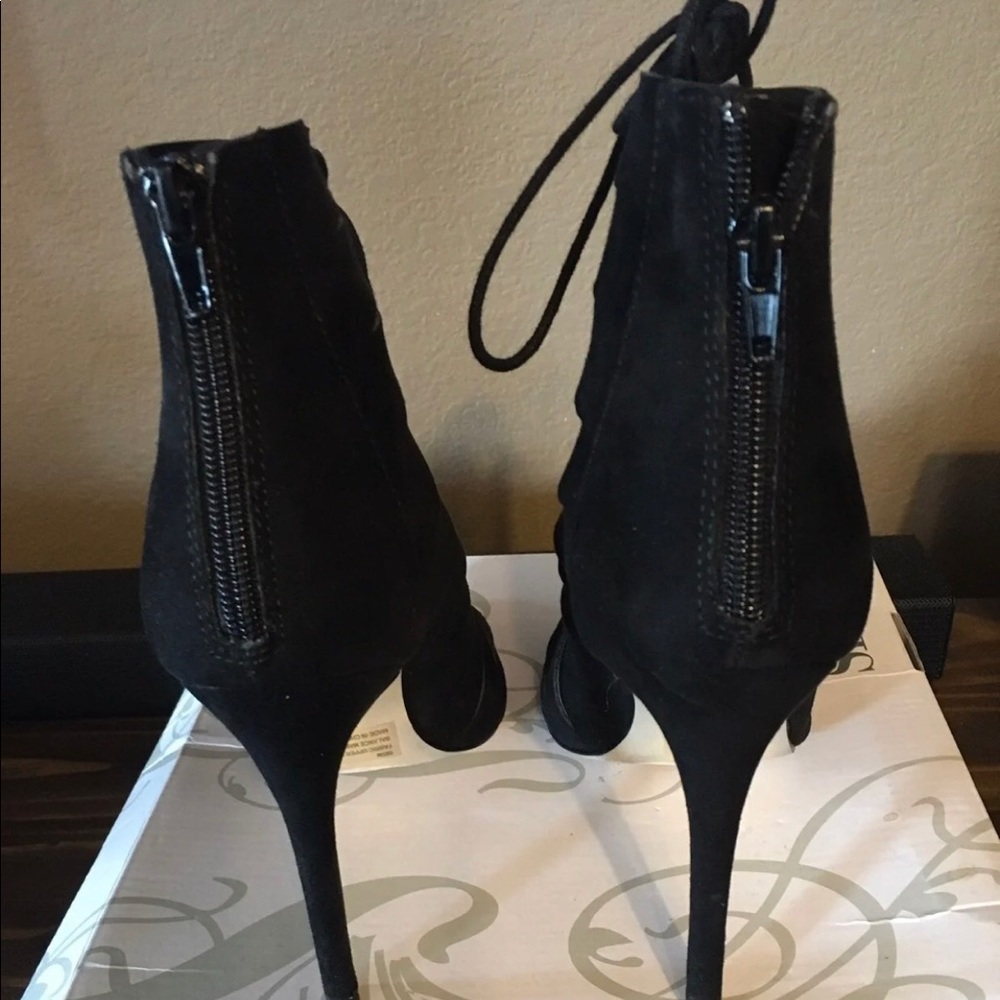 Heels - Picture 8 of 8